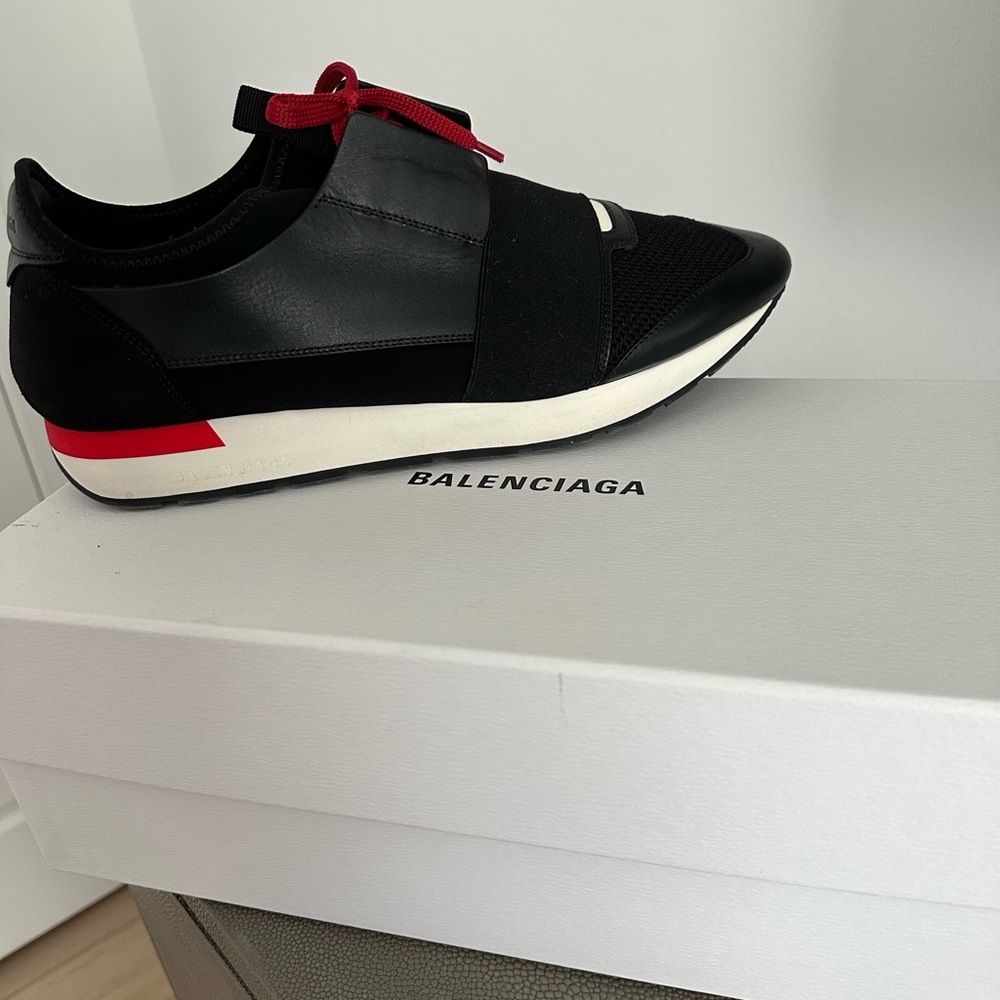 Men pre owned Balenciaga sneaker. Like new